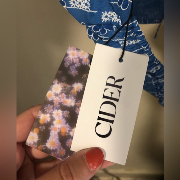 CIDER Bralette Crop Top - Picture 3 of 4